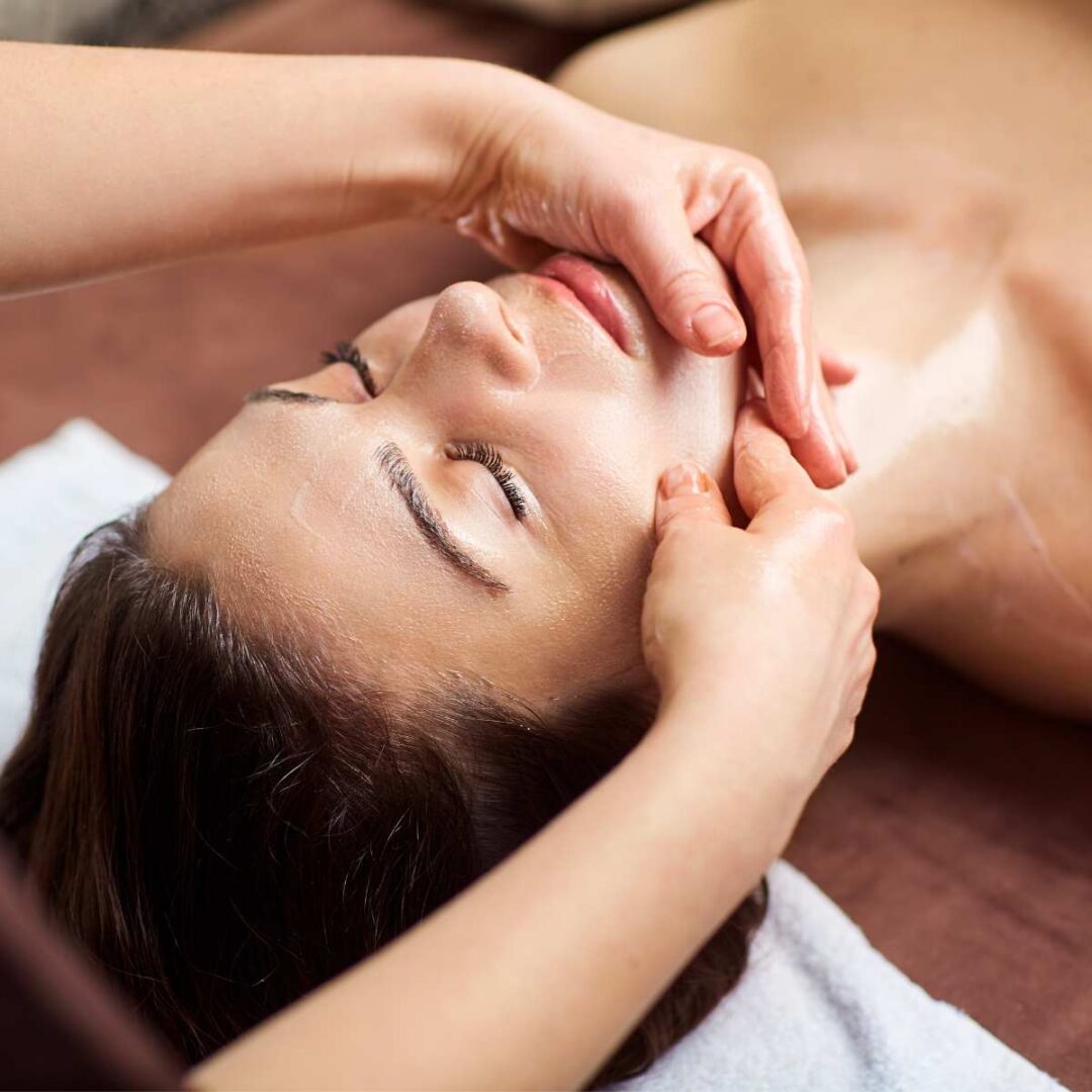 Relaksujący masaż twarzy fizjoKOBIDO